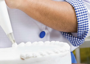 An innovative robotic application automates commercial cake decorating